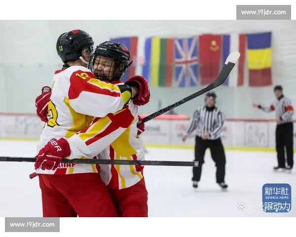 冰球比赛激战正酣各队实力对决精彩纷呈球迷热血沸腾的冰上对抗盛宴